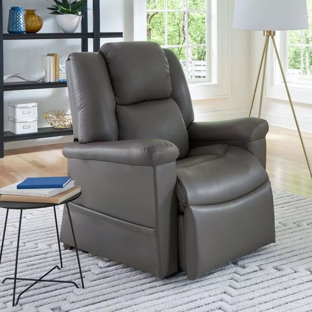 Day Dreamer Lift Chair in room